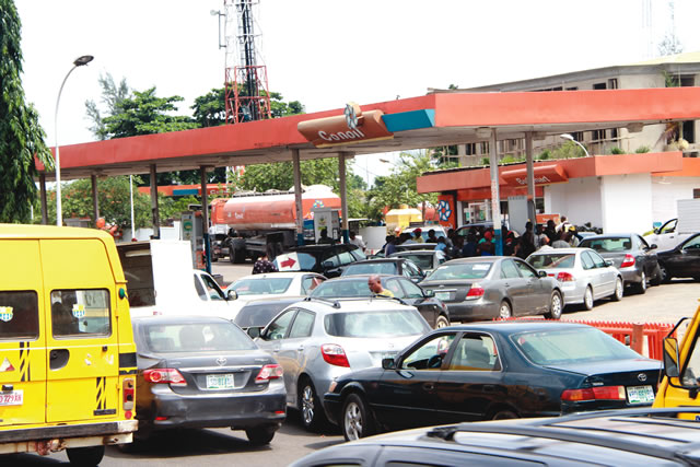 Marketers blame supply hitch as fuel queues resurface in Lagos, Ogun