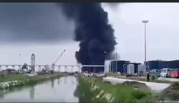 BREAKING: Fire reportedly razes Dangote refinery [VIDEO]