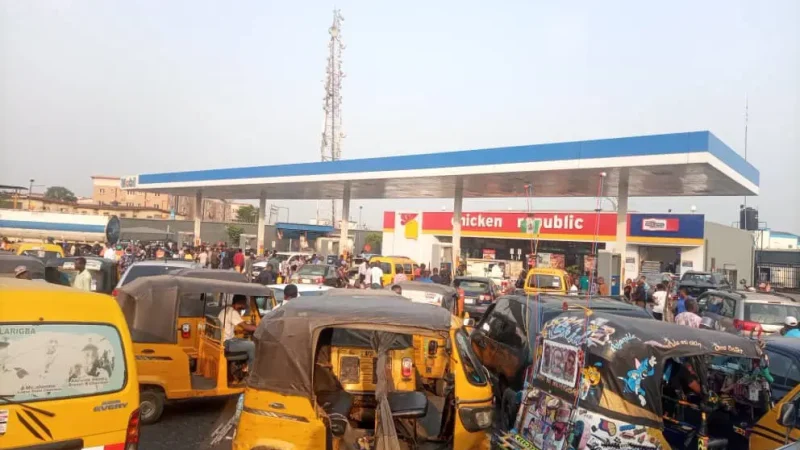 Petrol scarcity worsens as independent marketers load at N780/litre