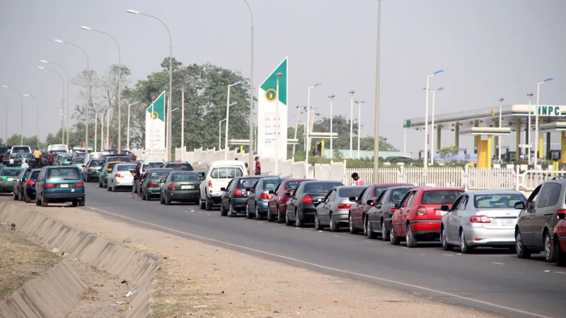 Queues resurface in Ilorin as petrol scarcity worsens