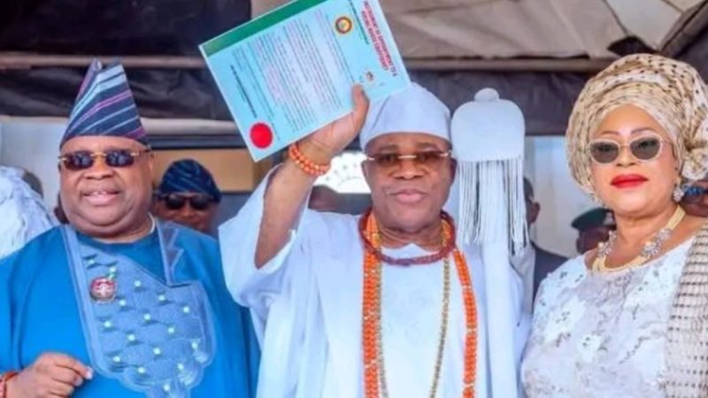 Gov Adeleke presents staff of office to new Owa Obokun