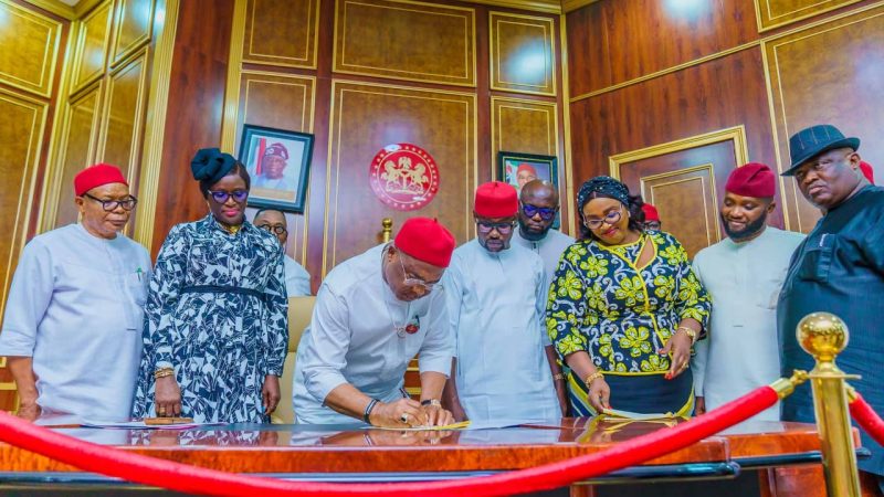 Imo Assembly hikes Uzodimma’s 2025 budget to N807b …. Governor signs bill into law, pledges full implementation