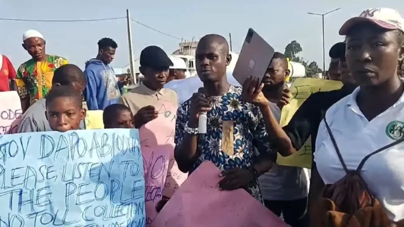 BREAKING: Protest breaks out on Epe-Ijebu-Ode Expressway over new tollgate charges